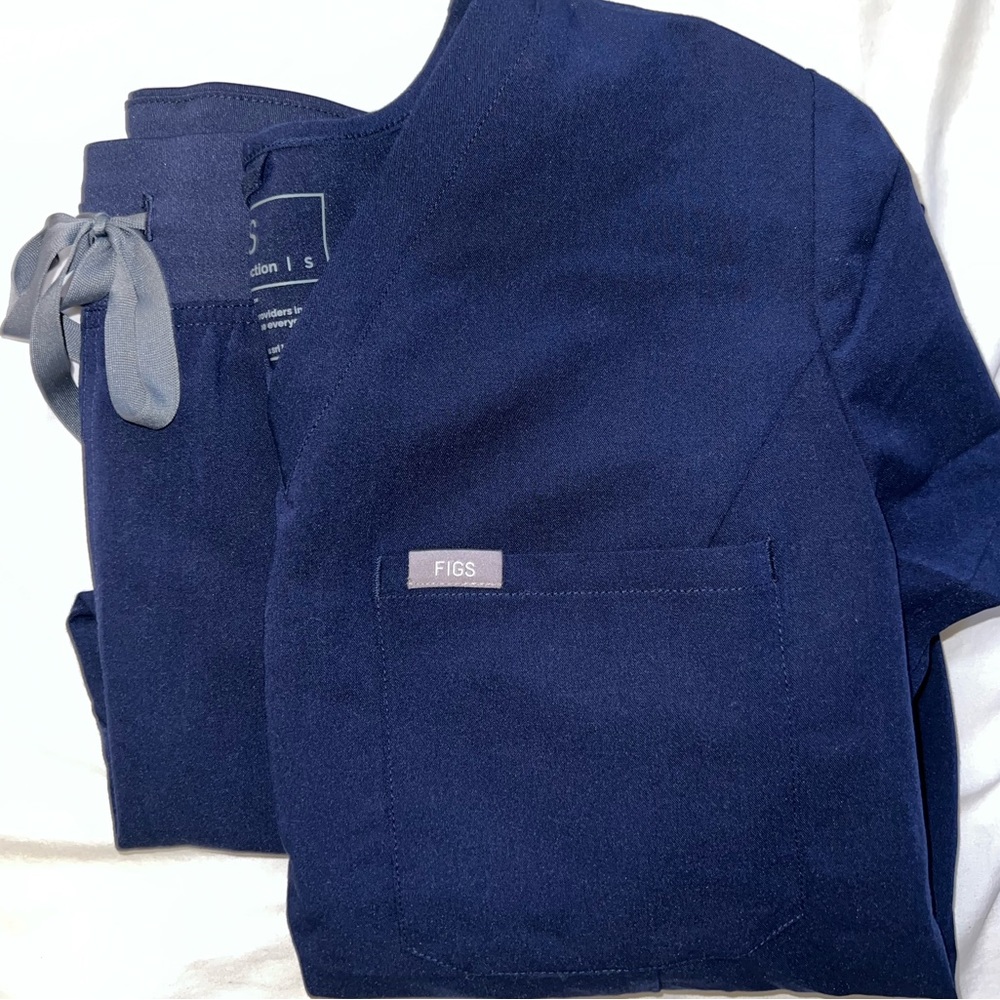 FIGS Scrub Set